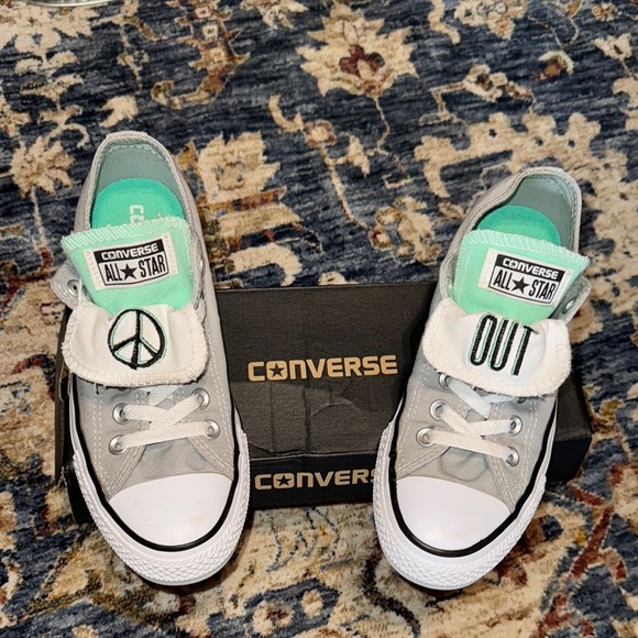 💥Converse Chuck Taylor Women’s Gray All Star Sneakers Shoes PEACE OUT ✌️ - Picture 3 of 15